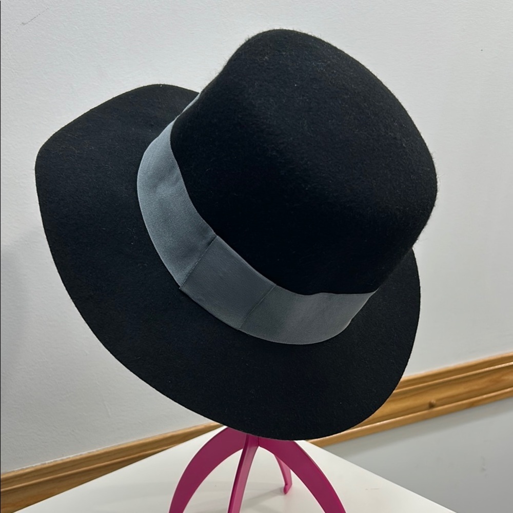 Wool Elegant Black Hat with Gray Band